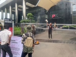 ADA DUGAAN KONGKALIKONG TENDER RUMAH SAKIT GRESIK, HIMPUNAN AKTIVIS PEMUDA INDONESIA DATANGI GEDUNG KPK