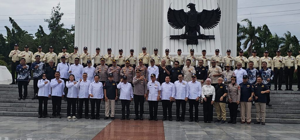 Asosiasi Badan Usaha Jasa Pengamanan Indonesia (ABUJAPI) Berziarah Dan Tabur Bunga Ke Makam Pahlawan
