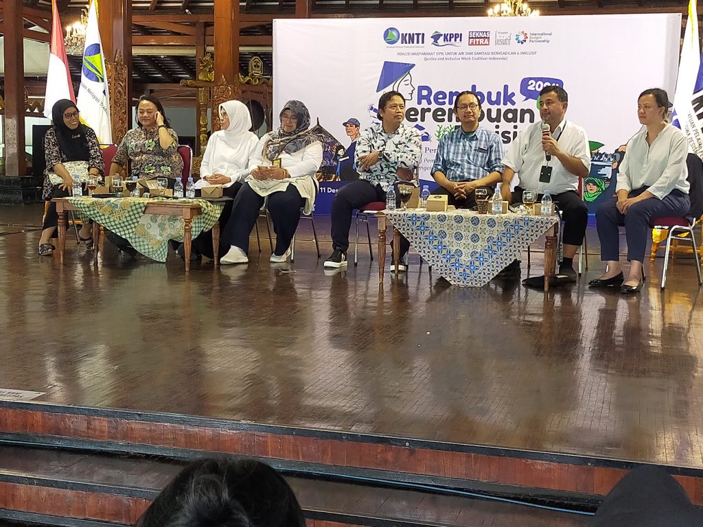 Rembuk Perempuan Pesisir Berharap Pemerintah Menyediakan ruang (spaces) Partisipasi Penuh Perempuan Pesisir dan Kelompok Rentan Lainnya Dalam Proses Perencanaan dan Penganggaran Terkait WASH, Lingkungan Yang Aman dan Responsif GEDSI Dari Tingkat Desa Sampai Nasional