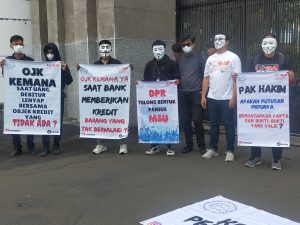 Korban Maikarta Cikarang Kabupaten Bekasi Rela Diguyur Hujan Demi Memperjuangkan Haknya