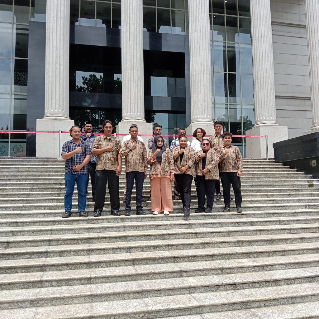 Ketua Bawaslu Teluk Bintuni Sofiah Tokomadoran, S.Pd., MM. Hadir Pada Sidang Perselisihan Pilkada di MK Ketua Bawaslu Teluk Bintuni Sofiah Tokomadoran, S.Pd., MM. Hadir Pada Sidang Perselisihan Pilkada di MK
