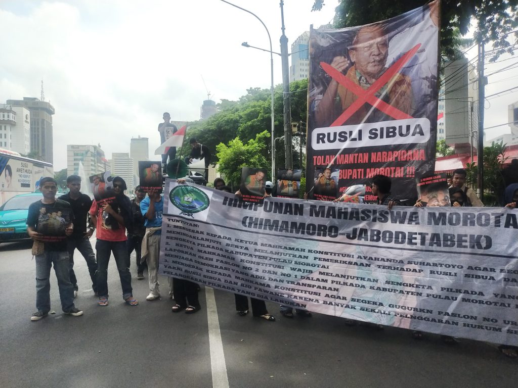 Tolak Mantan Narapidana Jadi Bupati Morotai Tolak Mantan Narapidana Jadi Bupati Morotai