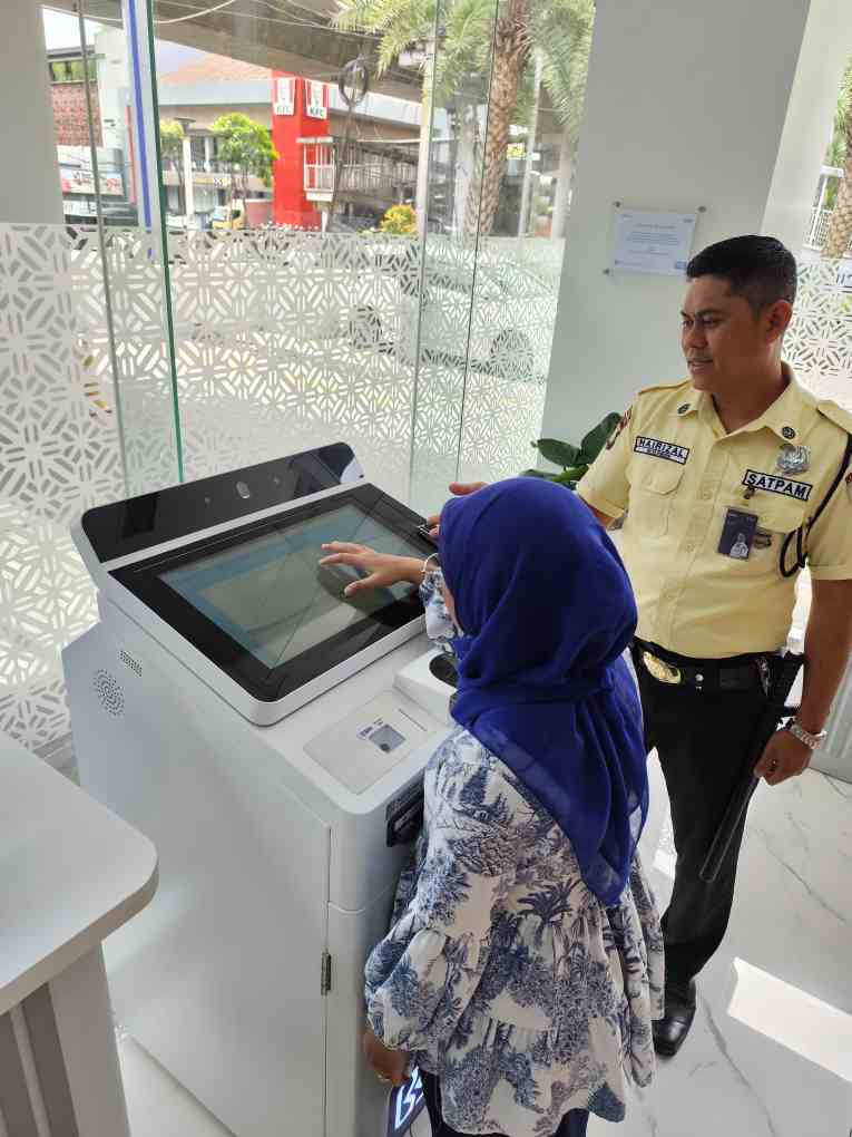 Permudah Layanan Nasabah, BRI Cabang Kebayoran Baru Hadirkan Fasilitas Digital CS