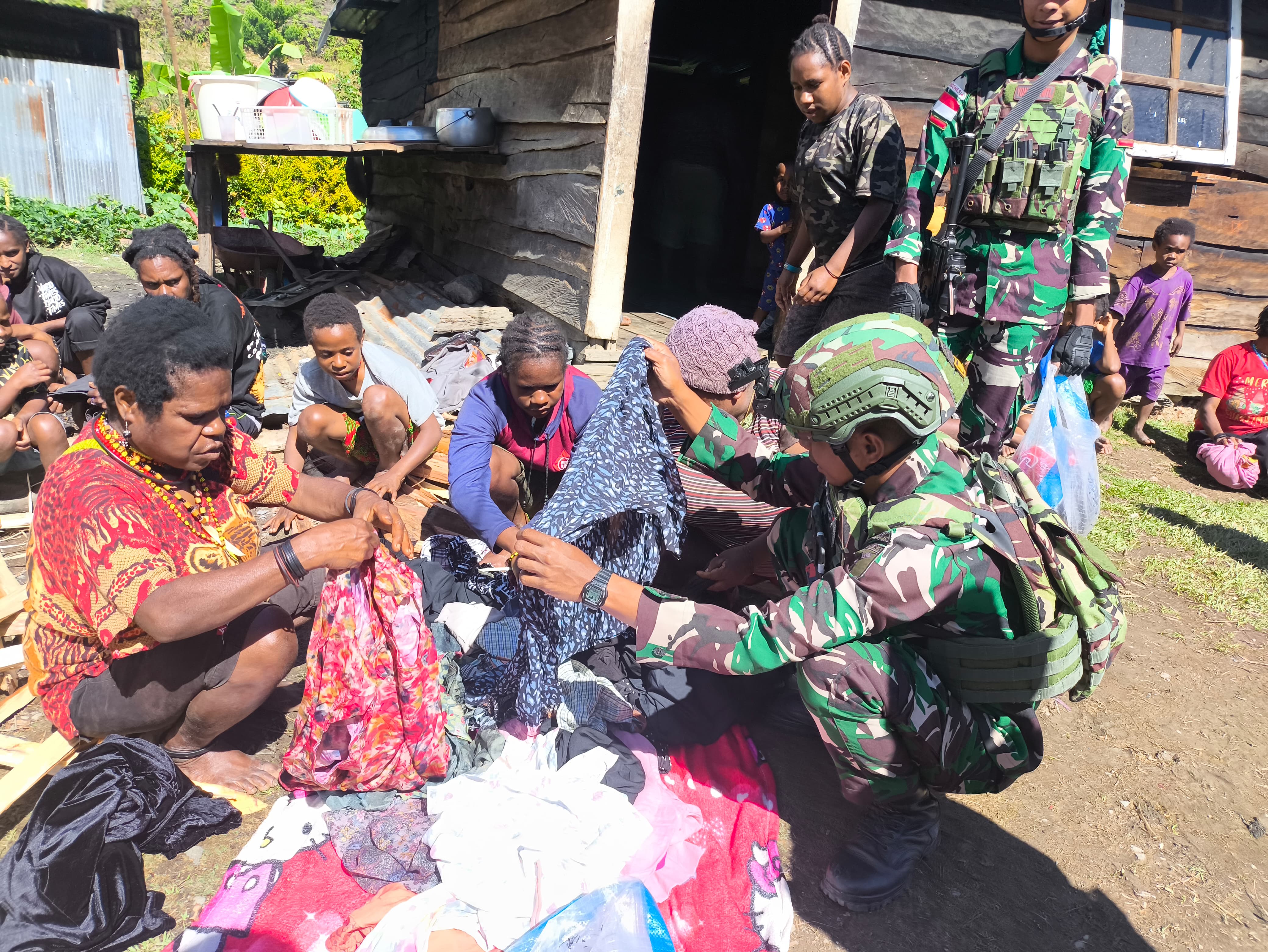 Jumat Berkah, Satgas Yonif 715/Mtl Dengar Keluhan dan Curhatan Hati Masyarakat Jumat Berkah, Satgas Yonif 715/Mtl Dengar Keluhan dan Curhatan Hati Masyarakat