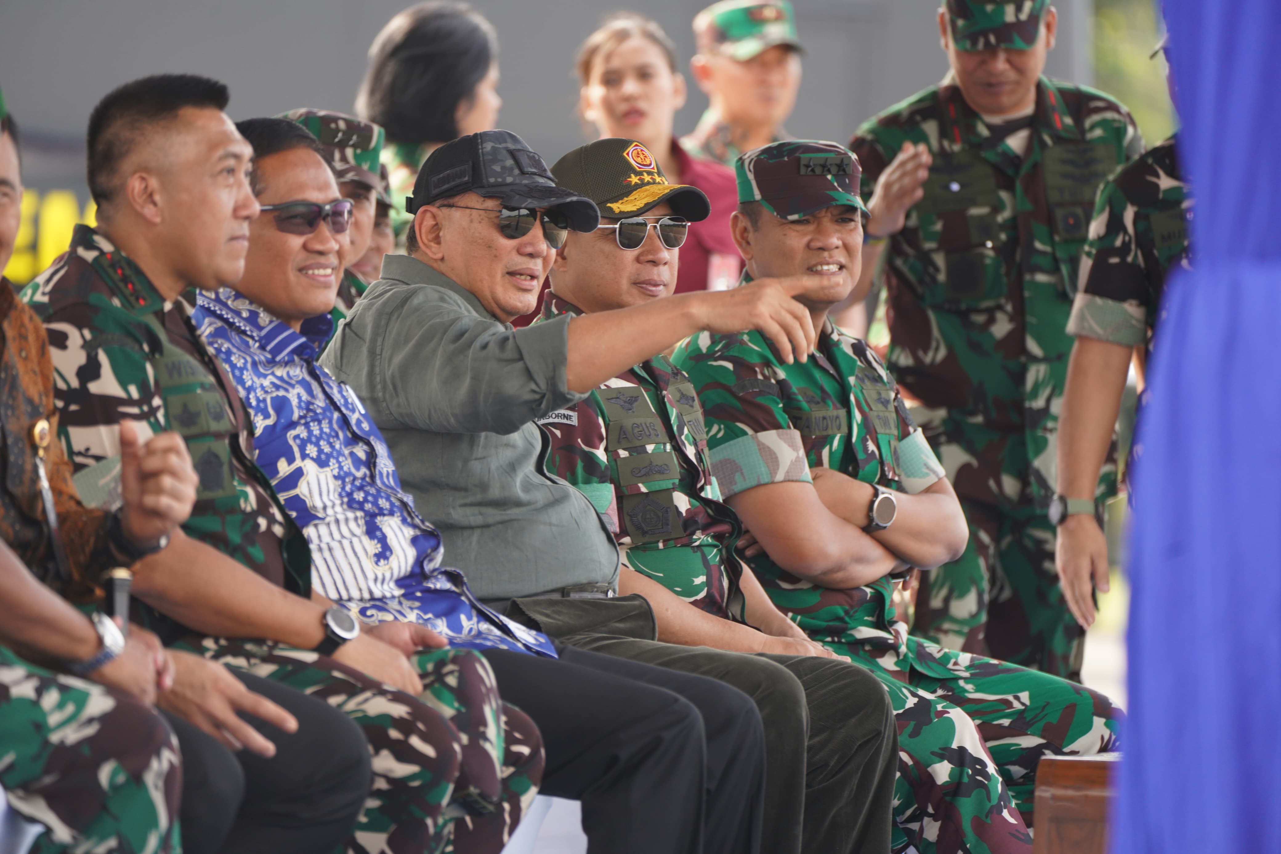 Panglima TNI Bersama Menhan RI Tinjau Pasukan Defile Untuk Bastille Day Prancis