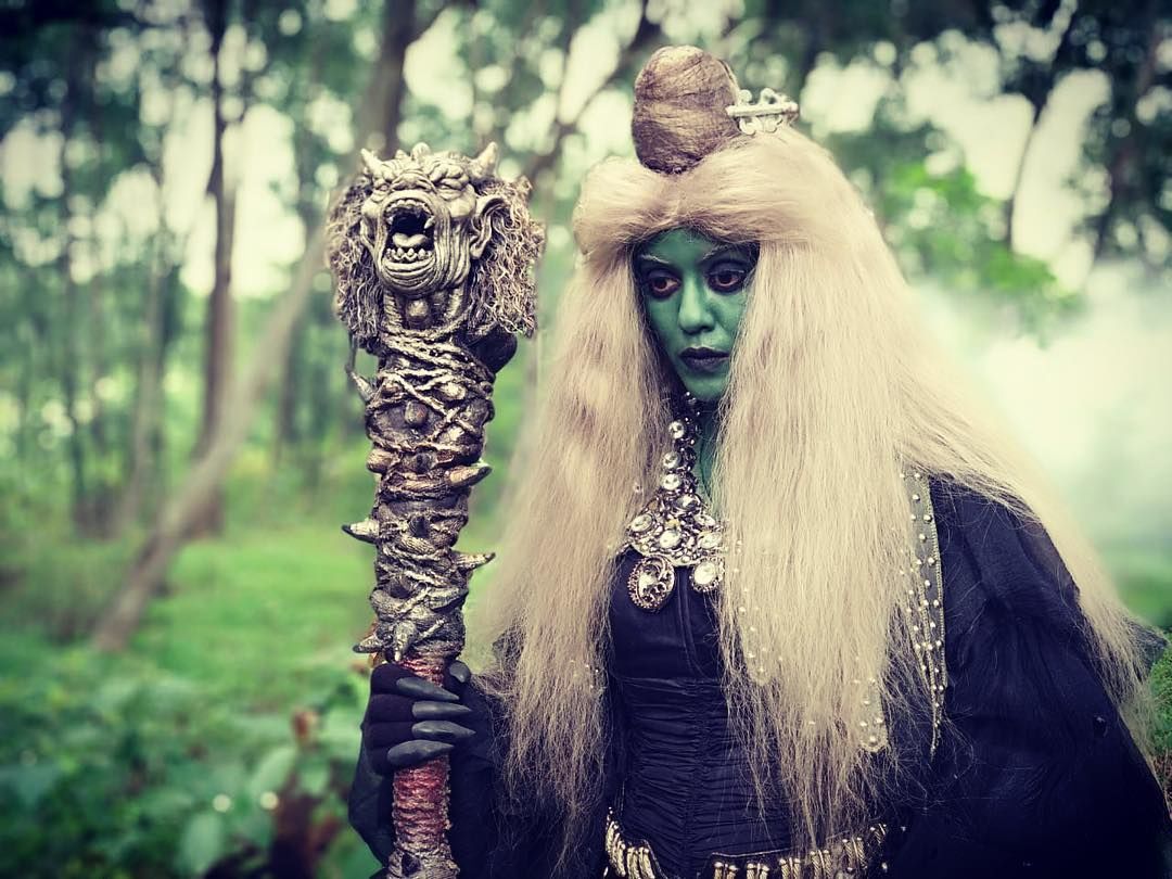 Devia Yulianti “Seorang Model Profesional, & Pelaku Seni Tata Rias Make-up”