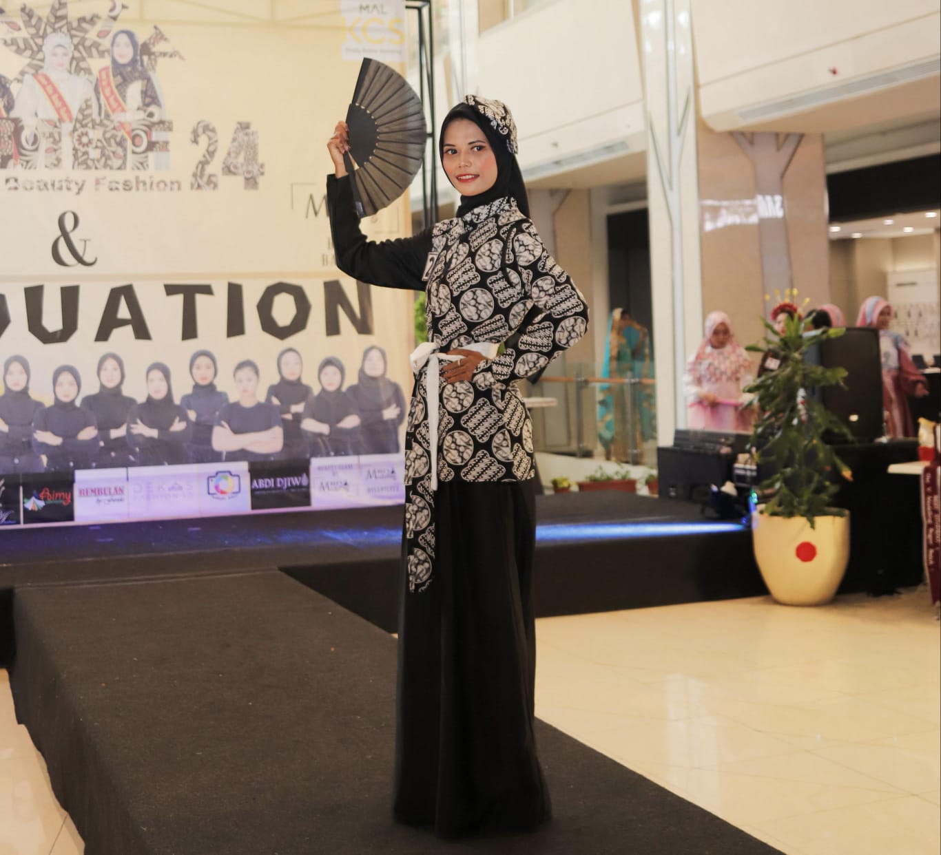Devia Yulianti “Seorang Model Profesional, & Pelaku Seni Tata Rias Make-up”