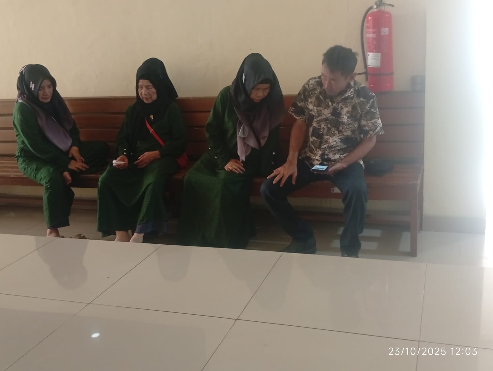 Tanah Sekolah SDN Utan Jaya Diperdebatkan: Keluarga H. Namit Lawan Dugaan Penguasaan Aset Tanpa Ganti Rugi Tanah Sekolah SDN Utan Jaya Diperdebatkan: Keluarga H. Namit Lawan Dugaan Penguasaan Aset Tanpa Ganti Rugi