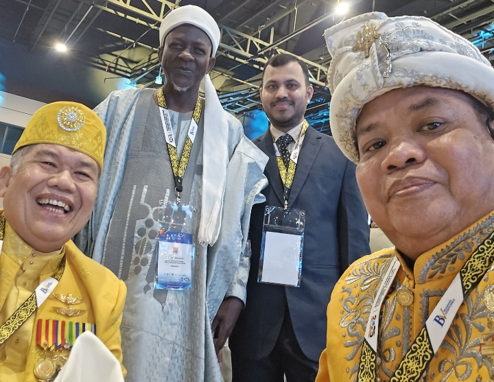 Silaturahim Agung Nusantara-Borneo: Maharaja Kutai Mulawarman Hadir di World Zakat & Waqf Forum 2025 Silaturahim Agung Nusantara-Borneo: Maharaja Kutai Mulawarman Hadir di World Zakat & Waqf Forum 2025