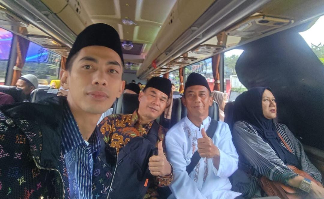 Ponpes Nurul Fallah Gelar Ziarah Kubur: Menyusuri Jejak Wali dan Memperdalam Tadabbur Alam Ponpes Nurul Fallah Gelar Ziarah Kubur: Menyusuri Jejak Wali dan Memperdalam Tadabbur Alam