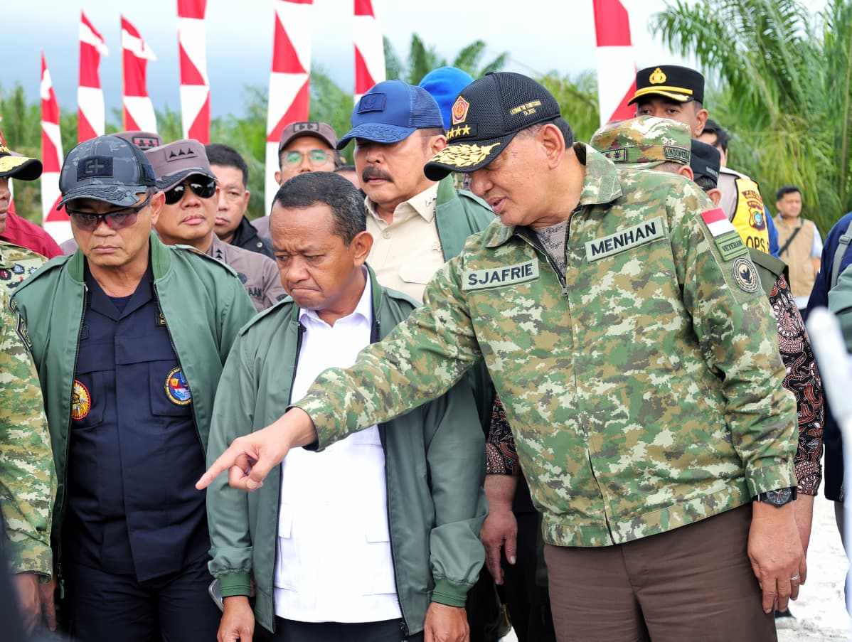 Menhan RI dan Panglima TNI Pimpin Penertiban Tambang Ilegal Menhan RI dan Panglima TNI Pimpin Penertiban Tambang Ilegal