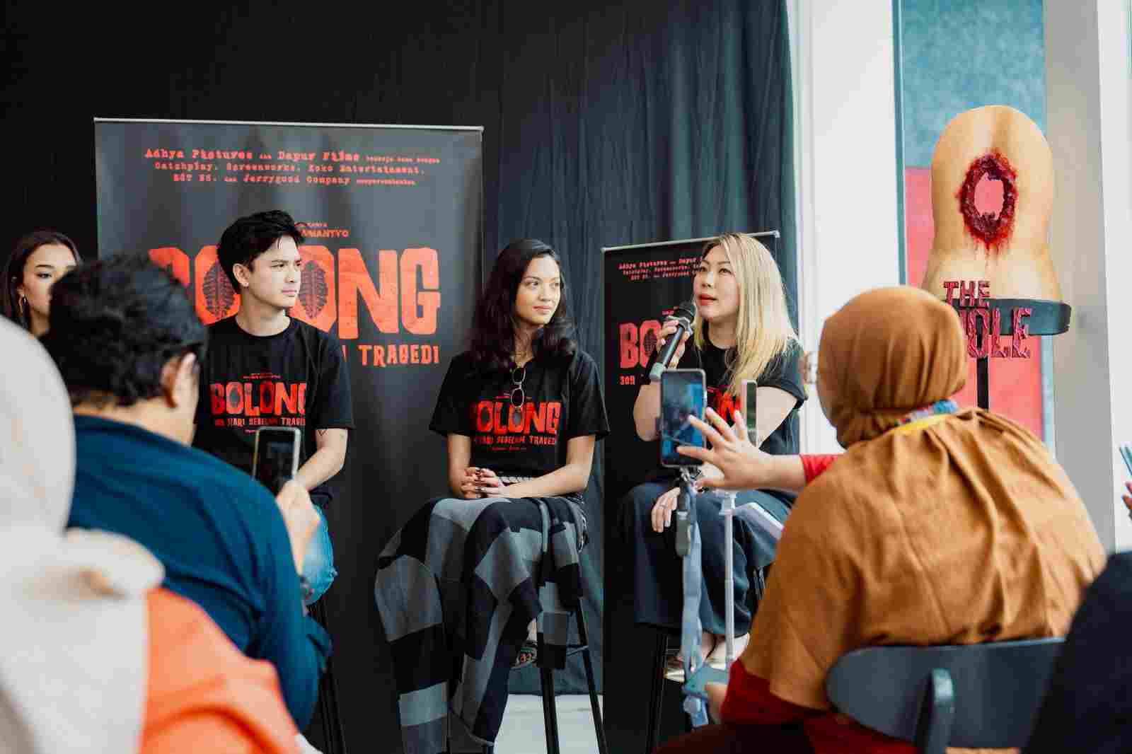 Adhya Pictures dan Dapur Film Umumkan dan Rilis Teaser Poster Film Horor-Misteri Terbaru ‘Bolong: 309 Hari Sebelum Tragedi Berdarah’ Karya Hanung Bramantyo Adhya Pictures dan Dapur Film Umumkan dan Rilis Teaser Poster Film Horor-Misteri Terbaru ‘Bolong: 309 Hari Sebelum Tragedi Berdarah’ Karya Hanung Bramantyo