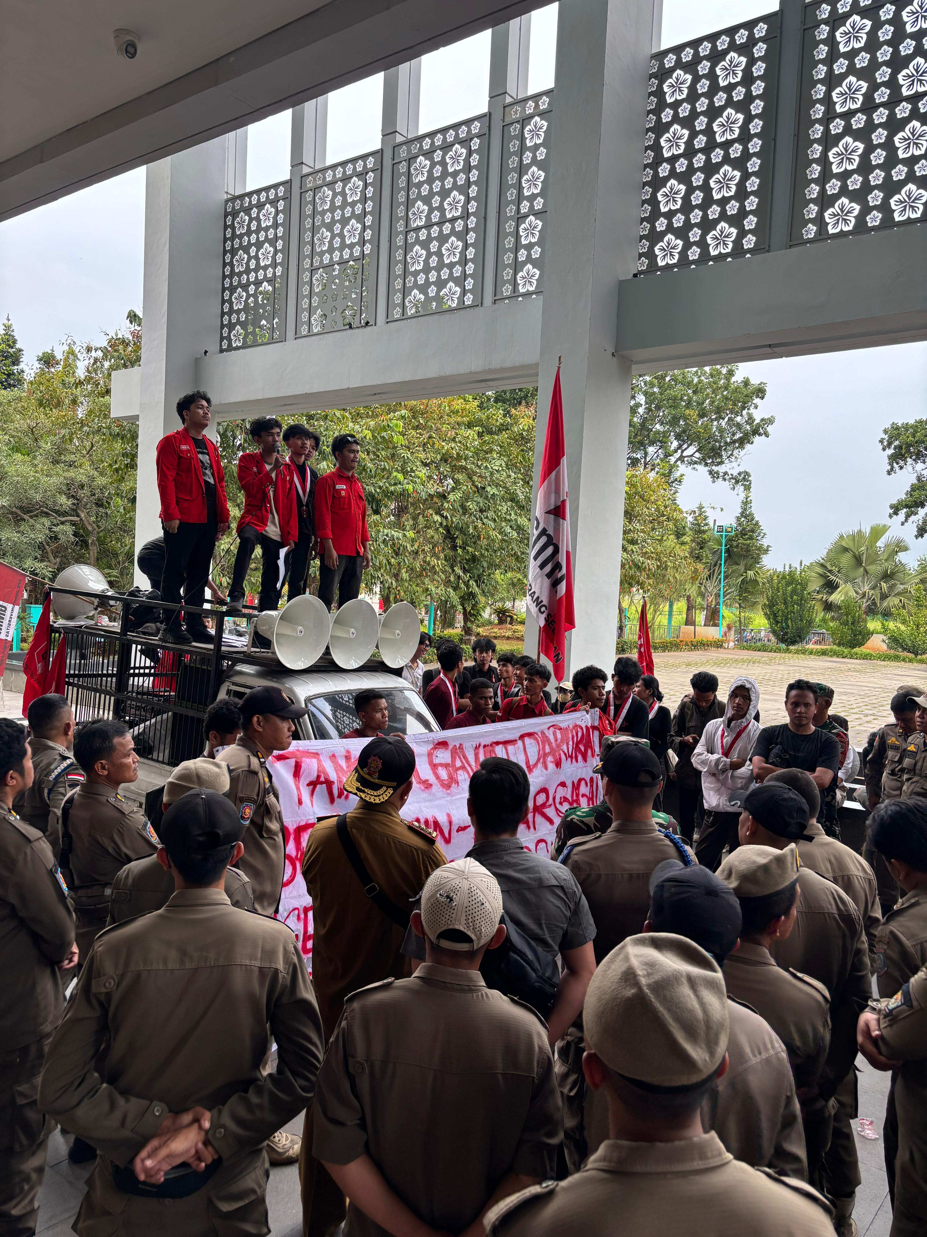 GMNI Kecam Status Hukum dan Klaim Kepemilikan Lahan Situ Rompong Oleh Swasta, Tangerang Selatan GMNI Kecam Status Hukum dan Klaim Kepemilikan Lahan Situ Rompong Oleh Swasta, Tangerang Selatan