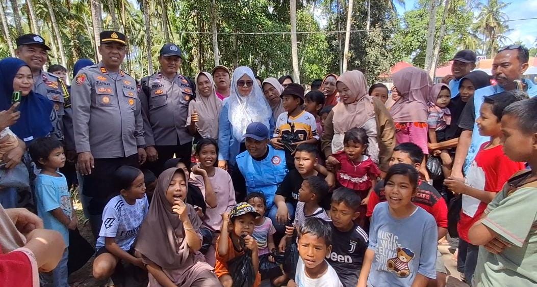Keceriaan Anak Maligi Pasca Bencana, Dapatkan 300 Goodie Bag dari Mulyadi