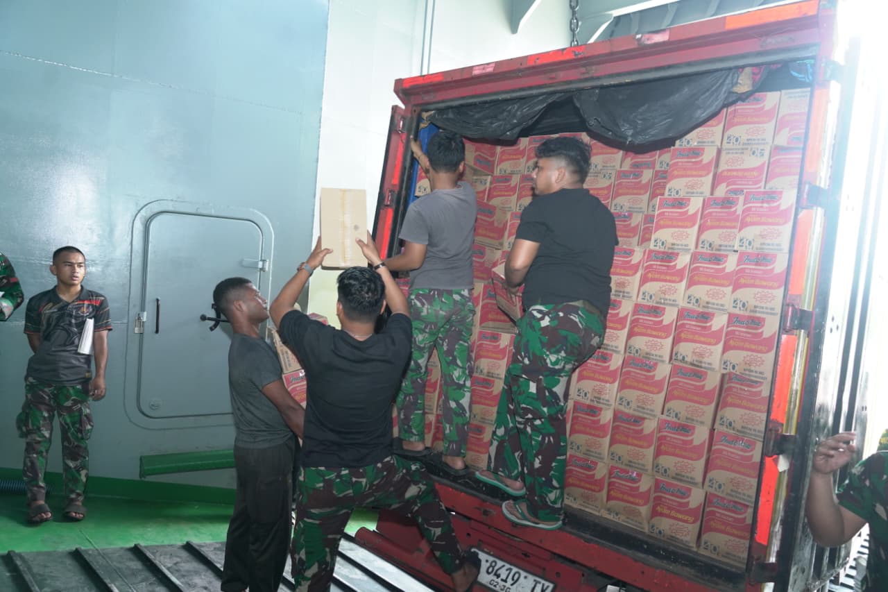 Kapal ADRI XCII-BM Berlayar Angkut Bantuan Kemanusiaan ke Tiga Wilayah Terdampak Bencana di Sumatera
