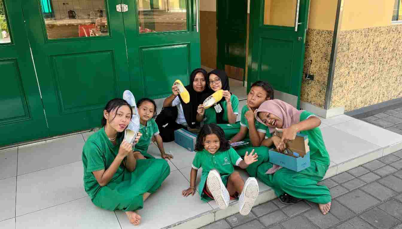 Menyambut Desember, TOMS Resmi Ajak Konsumen Jadi Bagian Gerakan Sosial Lewat Kampanye #PurchaseWithPurpose. Menyambut Desember, TOMS Resmi Ajak Konsumen Jadi Bagian Gerakan Sosial Lewat Kampanye #PurchaseWithPurpose.