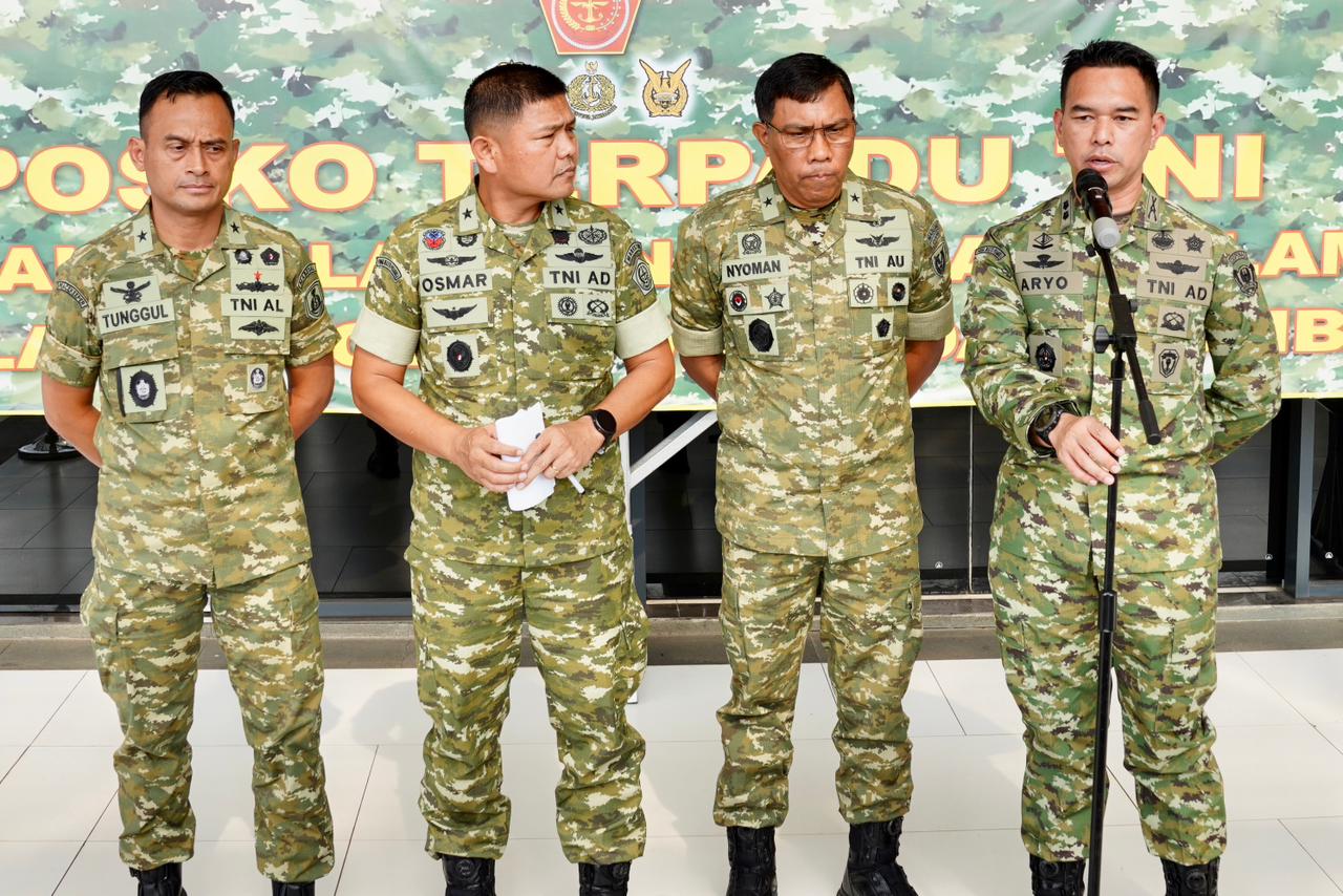 Dari Udara, Laut, dan Darat, TNI Maksimalkan Seluruh Kekuatan untuk Rakyat Terdampak Bencana Dari Udara, Laut, dan Darat, TNI Maksimalkan Seluruh Kekuatan untuk Rakyat Terdampak Bencana