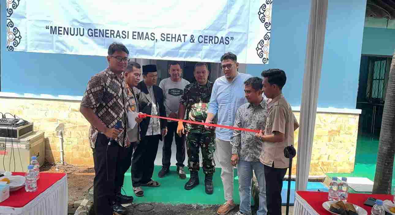 Peresmian Dapur SPPG Cimuning 3 Oleh Firnendi Irawan, Perwakilan Yayasan dan Kepala SPPI, Muhamad Khoirul Anam.