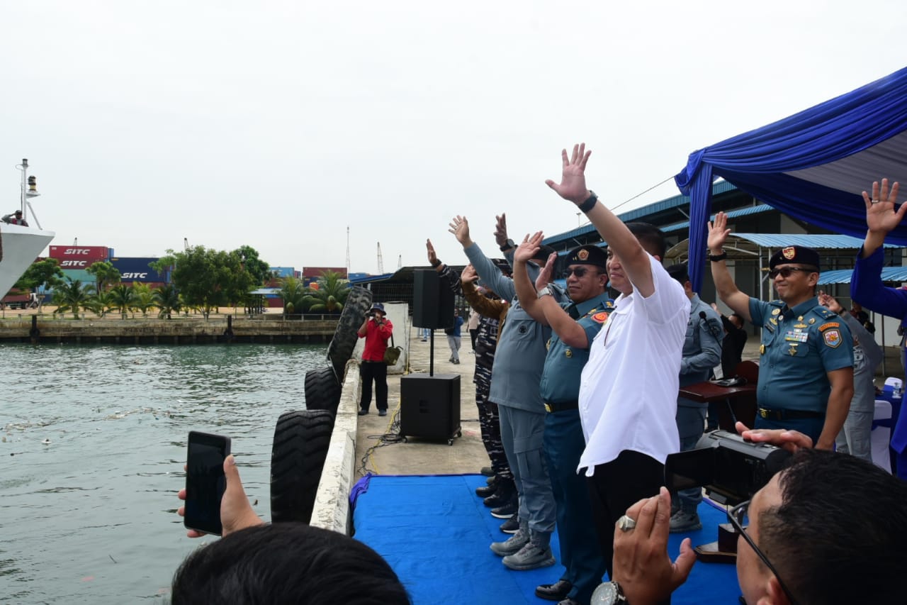 Bakamla RI Kirim 70 Ton Bantuan Kemanusiaan ke Sumatra Bakamla RI Kirim 70 Ton Bantuan Kemanusiaan ke Sumatra