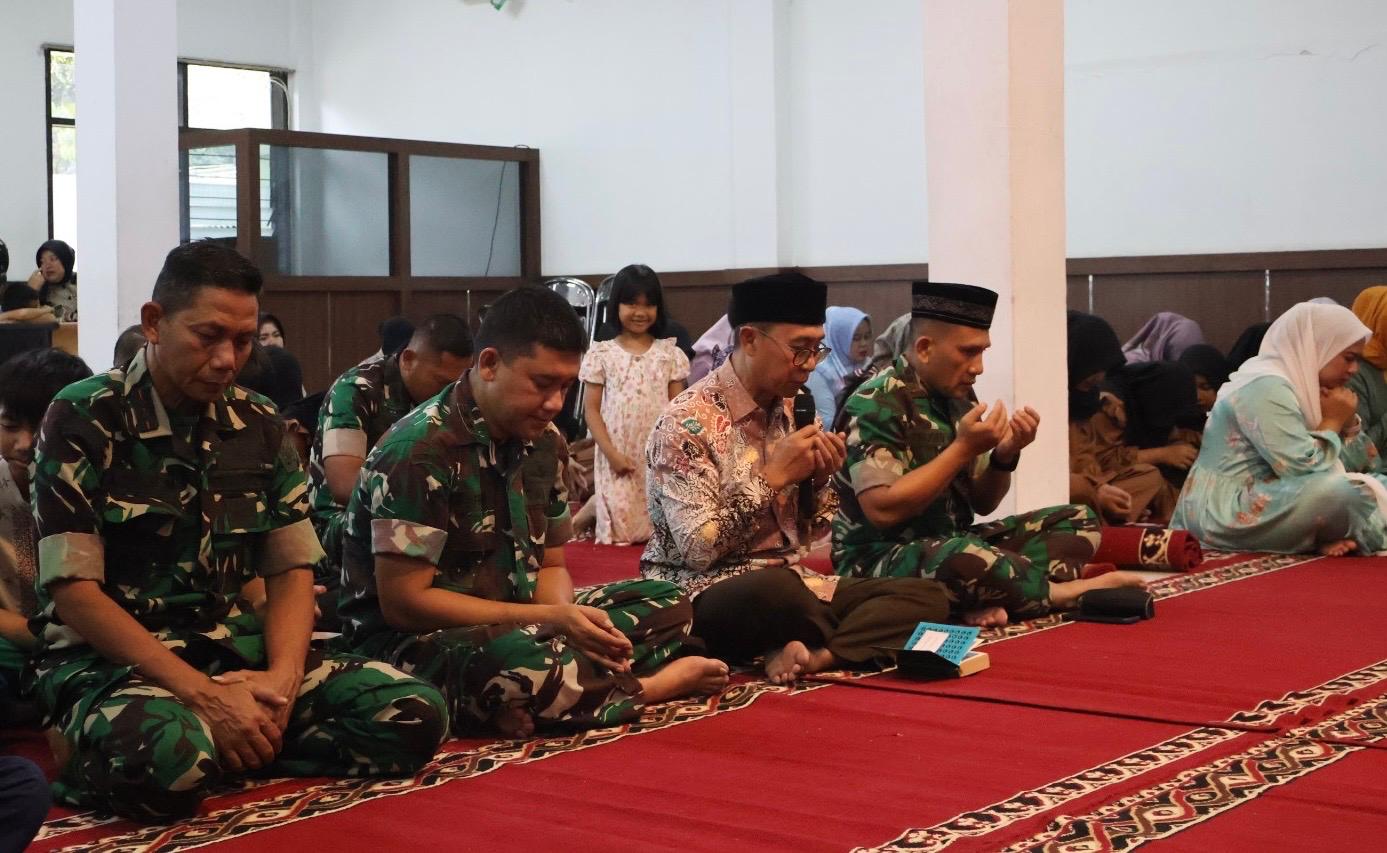Doa Bersama dan Santunan Warnai Peringatan Hari Juang ke-80 TNI AD dan HUT ke-28 Pussimpur. Doa Bersama dan Santunan Warnai Peringatan Hari Juang ke-80 TNI AD dan HUT ke-28 Pussimpur.