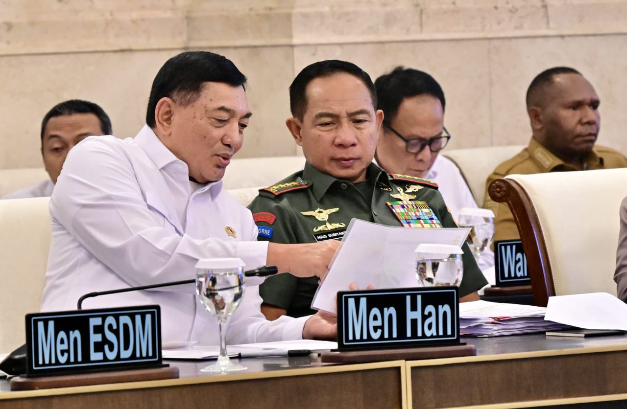 Panglima TNI Hadiri Pengarahan Presiden kepada Kepala Daerah se-Papua dan KEPP Otonomi Khusus Papua Panglima TNI Hadiri Pengarahan Presiden kepada Kepala Daerah se-Papua dan KEPP Otonomi Khusus Papua