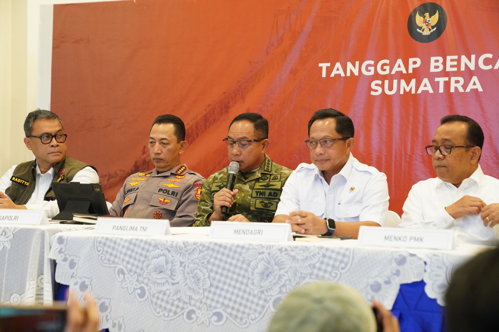 Panglima TNI: 36.636 Personel Dikerahkan Tangani Bencana di Wilayah Sumatera Panglima TNI: 36.636 Personel Dikerahkan Tangani Bencana di Wilayah Sumatera
