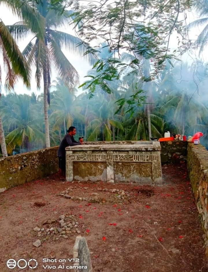 YM. Pangeran Iftiqar S.A. Ponto Jelaskan Perihal Situs Pemakaman Raja–Ratu Leluhur Kerajaan Bolangitang YM. Pangeran Iftiqar S.A. Ponto Jelaskan Perihal Situs Pemakaman Raja–Ratu Leluhur Kerajaan Bolangitang