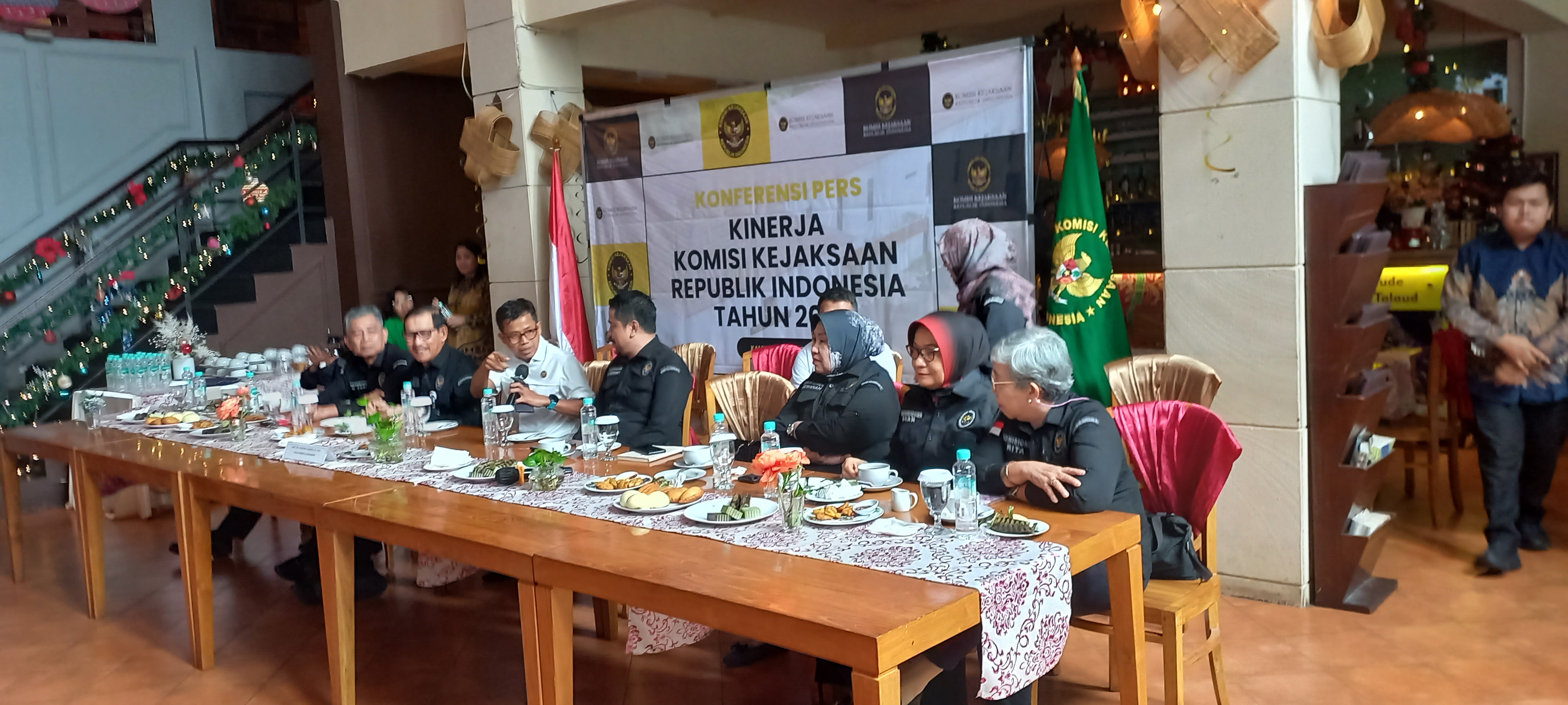 Komjak Tegaskan Komitmennya Lakukan Pengawasan Eksternal Demi Perbaikan dan Penguatan Kejaksaan