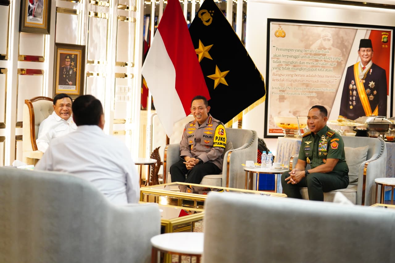 Panglima TNI Monitoring Pengamanan Malam Tahun Baru 2026, TNI Kerahkan Ribuan Personel dan Alutsista Panglima TNI Monitoring Pengamanan Malam Tahun Baru 2026, TNI Kerahkan Ribuan Personel dan Alutsista