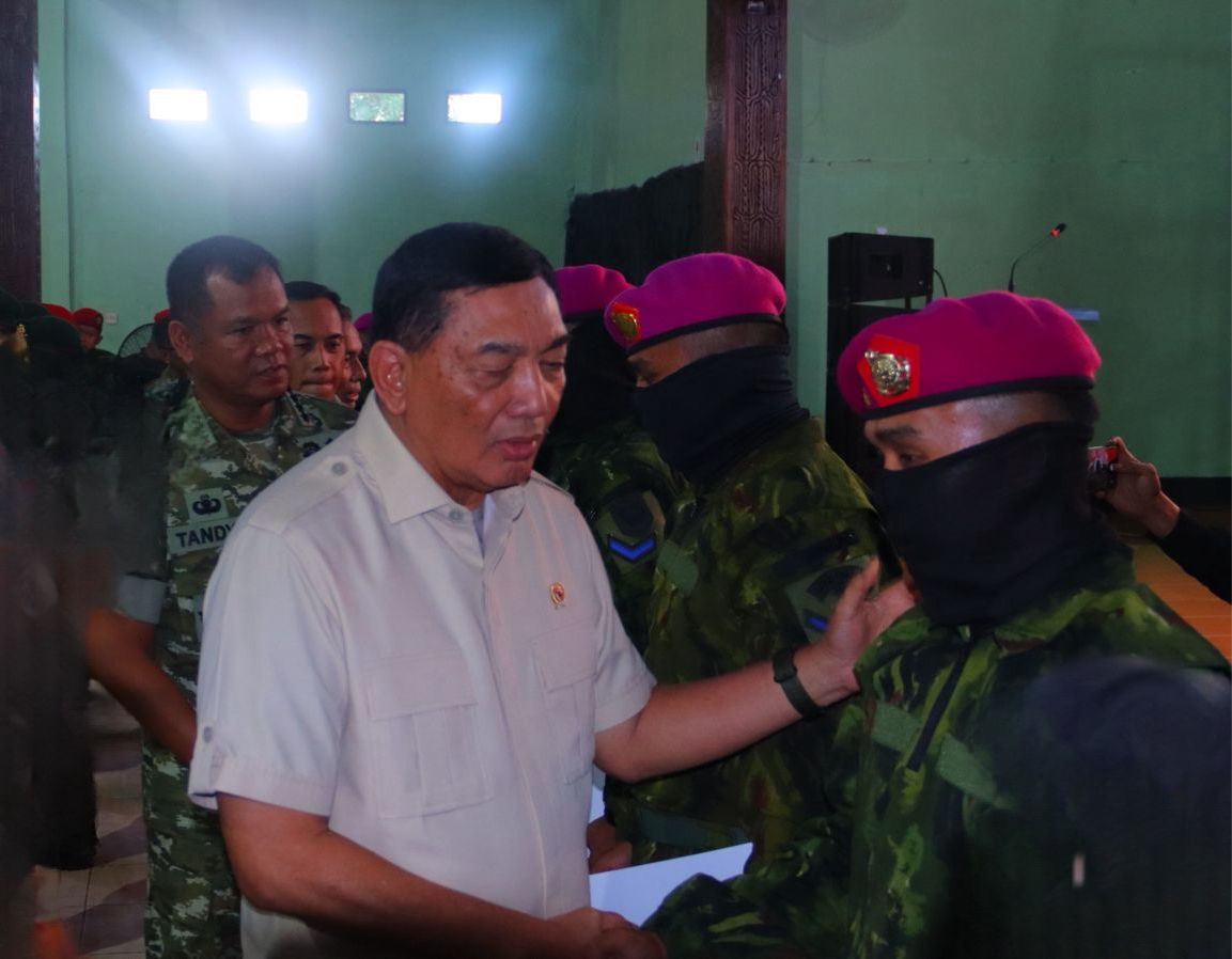 10 PRAJURIT PETARUNG MARINIR TNI AL TERIMA KPLB. MENHAN RI: “TIDAK ADA PENGABDIAN YANG SIA SIA”