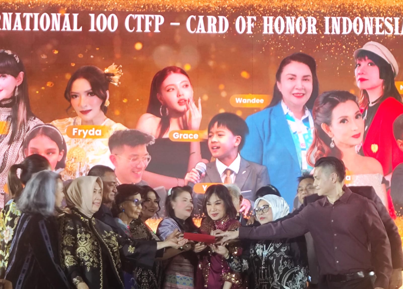 Charity Concert 100 CTFP Sukses Digelar, Gaungkan Inklusivitas Lewat Seni dan Kolaborasi Nasional Charity Concert 100 CTFP Sukses Digelar, Gaungkan Inklusivitas Lewat Seni dan Kolaborasi Nasional