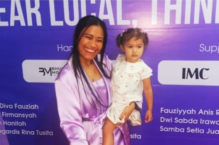 ‘Kini Kita’ Resmi Meluncur, Migi Rihasalay Tampil Memukau di Tangerang Modest Fashion Week