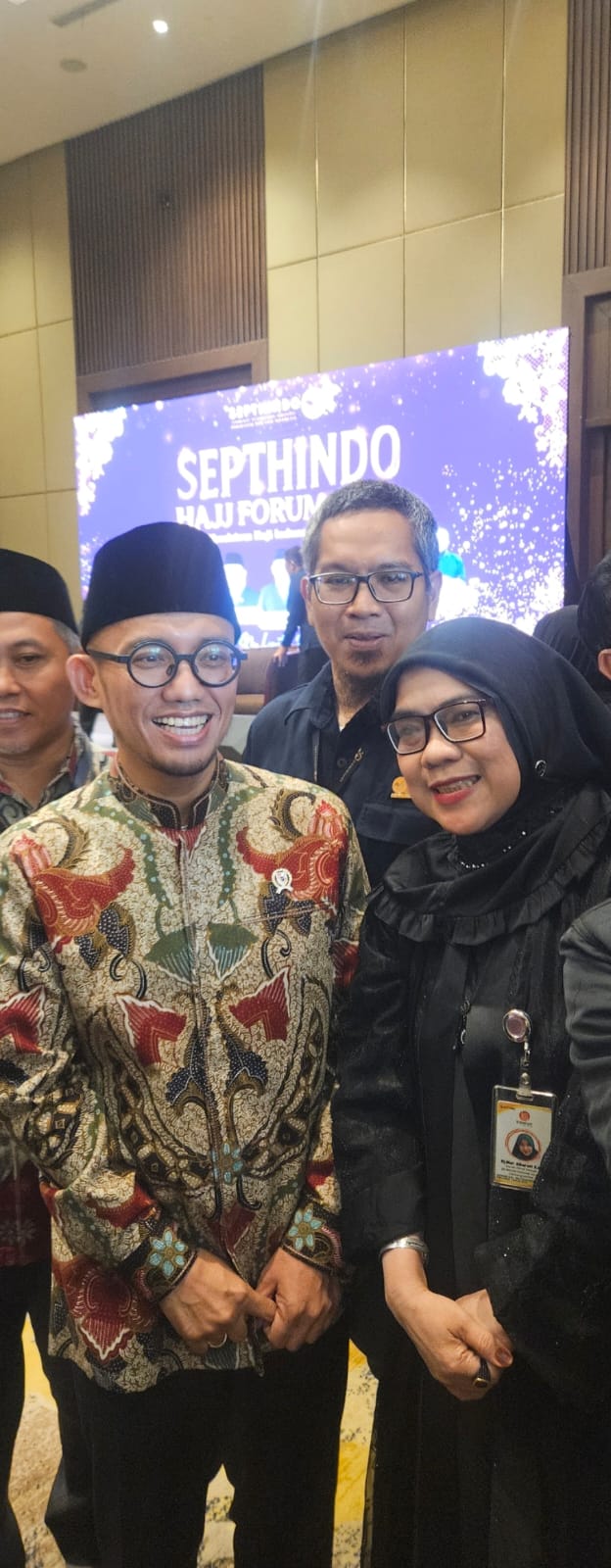 Wamen Haji Dan Umroh Dahnil Bersama Hj.Niar Hadiri Seminar Umroh dan Haji