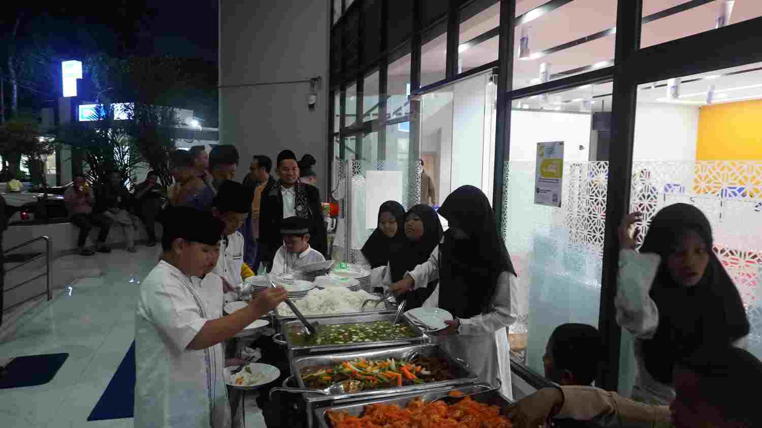 Tebar Kepedulian di Bulan Suci, BRI Branch Office Bekasi Gelar Buka Puasa dan Santunan Tebar Kepedulian di Bulan Suci, BRI Branch Office Bekasi Gelar Buka Puasa dan Santunan