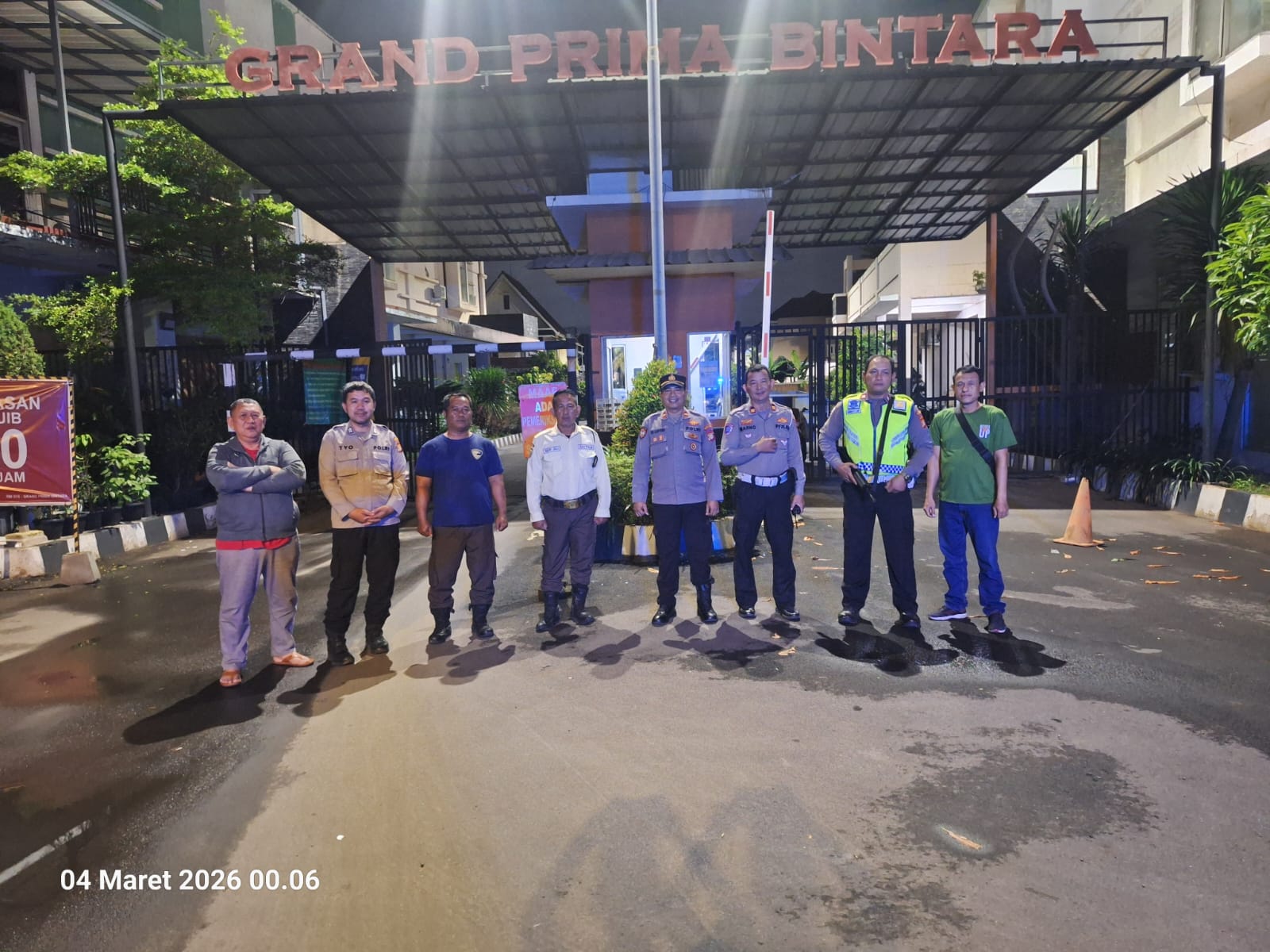 Optimalkan Patroli, Polsek Bekasi Barat Beri Rasa Aman bagi Masyarakat Selama Ramadhan Optimalkan Patroli, Polsek Bekasi Barat Beri Rasa Aman bagi Masyarakat Selama Ramadhan