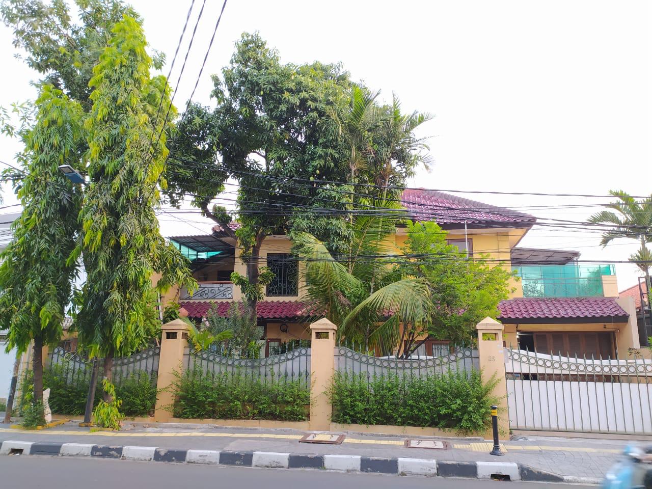 Rumah Dua Lantai Dijual  (Jl. Waru Rawamangun – Jaktim)