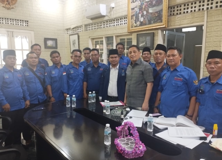 Ketua Baleg DPR RI Dr. Bob Hasan Raih Apresiasi dari DPP GMPRI
