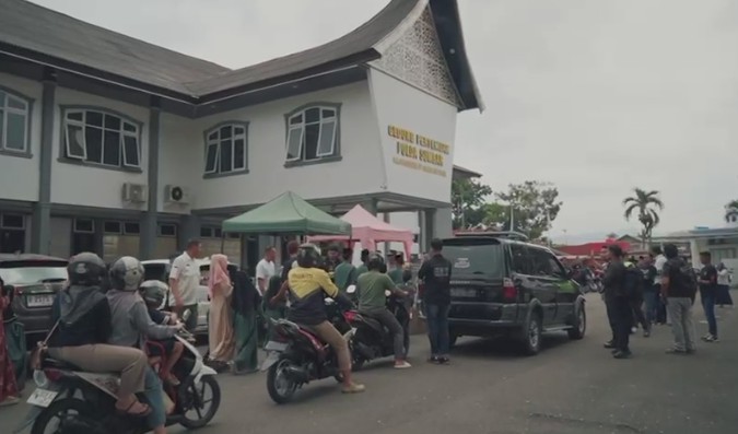Aksi Sosial IMBI Sumbar: Bagi Takjil, Santuni Anak Yatim, Kapolda Sumbar Turut Hadir Aksi Sosial IMBI Sumbar: Bagi Takjil, Santuni Anak Yatim, Kapolda Sumbar Turut Hadir