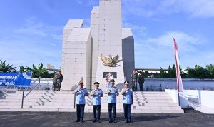 Danlanud Sultan Hasanuddin Hadiri Ziarah HUT Ke-80 TNI AU di TMP Panaikang Danlanud Sultan Hasanuddin Hadiri Ziarah HUT Ke-80 TNI AU di TMP Panaikang
