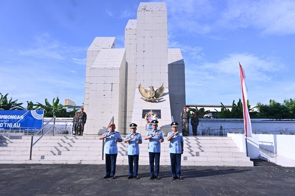 Danlanud Sultan Hasanuddin Hadiri Ziarah HUT Ke-80 TNI AU di TMP Panaikang