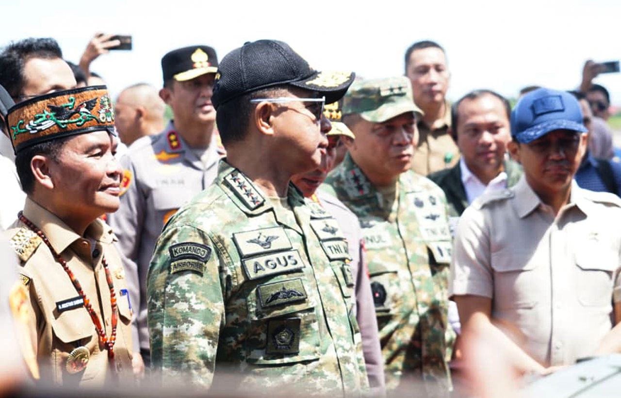Panglima TNI Dampingi Menhan RI Tinjau Penertiban Lahan Tambang di Kalteng