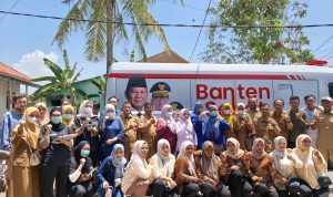 SIARAN PERS: PELAYANAN KESEHATAN GRATIS MELALUI MOBILE KLINIK BERBASIS TELEMEDICINE DI KECAMATAN PONTANG SIARAN PERS: PELAYANAN KESEHATAN GRATIS MELALUI MOBILE KLINIK BERBASIS TELEMEDICINE DI KECAMATAN PONTANG