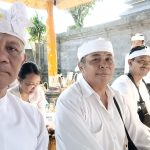 Penganyar Tuntas di Pura Besakih, AKDBA Buleleng Pererat Ikatan Spiritual dan Kekeluargaan