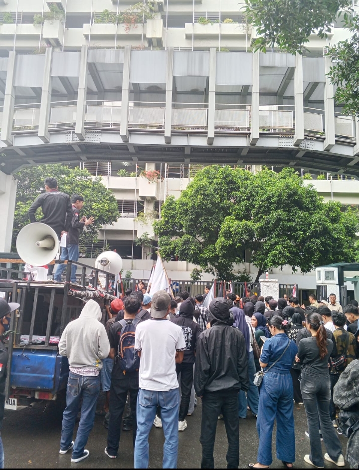 Ratusan Massa LSM PEMUDA Demo di PUPR, Berujung Audiensi dan Tuntutan Reformasi Ditjen SDA