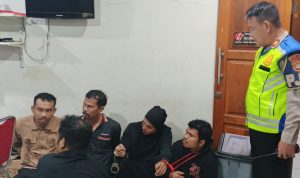 Ditlantas Polda Metro Ciduk Komplotan Pengutil Ban Serep di Gerbang Tol Tebet 2 Ditlantas Polda Metro Ciduk Komplotan Pengutil Ban Serep di Gerbang Tol Tebet 2