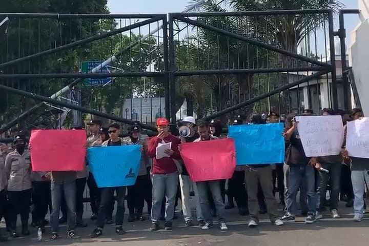 Forum Komunikasi Mahasiswa Nusantara Desak Copot Wagub Banten Jika Terbukti Melanggar