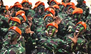 436 Prajurit Korpasgat Resmi Sandang Baret Jingga Usai Tuntaskan Pendidikan Komando