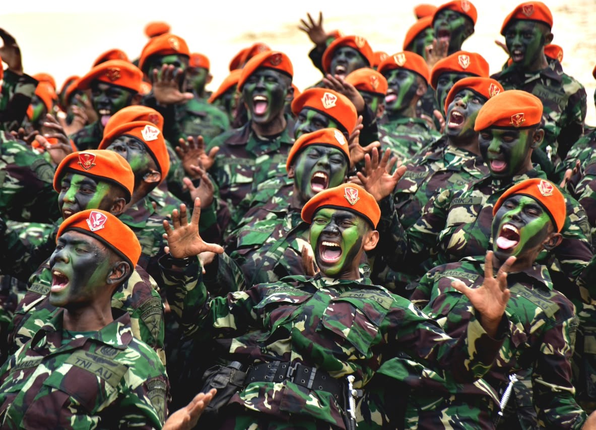 436 Prajurit Korpasgat Resmi Sandang Baret Jingga Usai Tuntaskan Pendidikan Komando