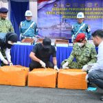 TNI AL MUSNAHKAN RIBUAN CARTRIDGE LIQUID VAPE MENGANDUNG NARKOTIKA SENILAI MILIARAN RUPIAH DI LAMPUNG