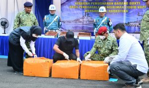 TNI AL MUSNAHKAN RIBUAN CARTRIDGE LIQUID VAPE MENGANDUNG NARKOTIKA SENILAI MILIARAN RUPIAH DI LAMPUNG TNI AL MUSNAHKAN RIBUAN CARTRIDGE LIQUID VAPE MENGANDUNG NARKOTIKA SENILAI MILIARAN RUPIAH DI LAMPUNG